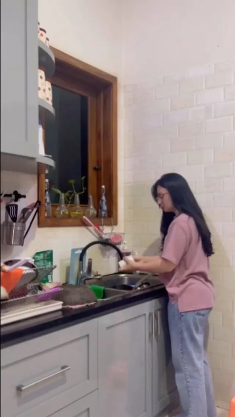 Dan dengan kehadiran Chloe menambah bahagia rumah tangga Asmirandah dan Jonas Rivanno. (FOTO: instagram.com/asmirandah89/)