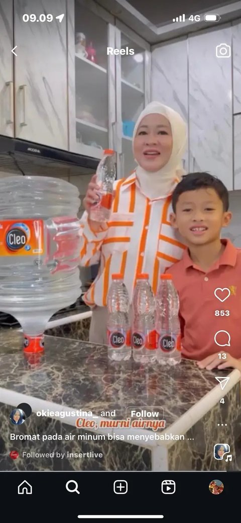 Momen kebersamaan Okie Agustina dan si bungsu di Tanah Suci. (credit: instagram.com/okieagustina_)