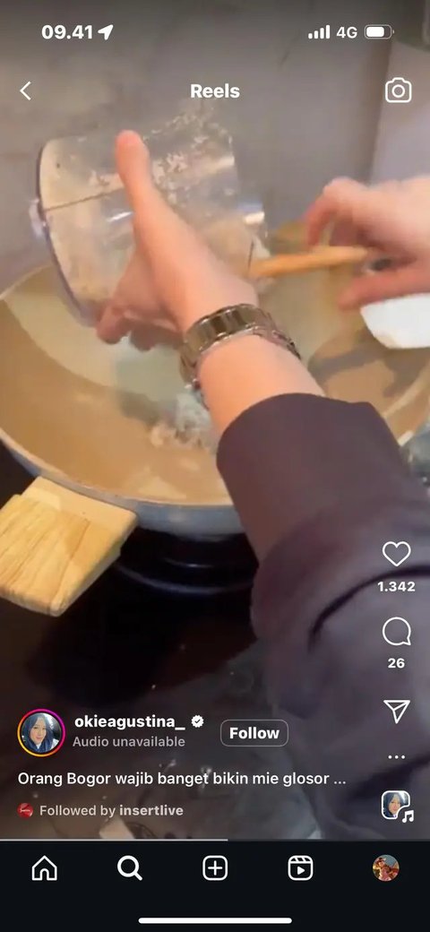 Momen kebersamaan Okie Agustina dan si bungsu di Tanah Suci. (credit: instagram.com/okieagustina_)