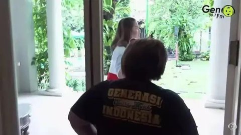 Model dapur Nia Ramadhani (Image by Gen 98.7 FM on Youtube)
