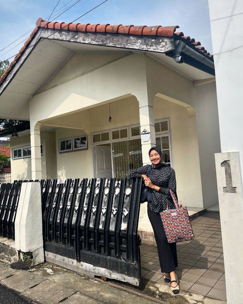 Alya Rohali membagikan kenangan terakhirnya dengan rumah kakek dan neneknya di Bandung yang kini siap dijual.