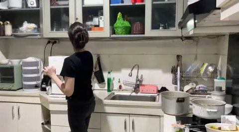 Potret Dapur Arumi Bachsin (Sumber: YouTube/Arumi Bachsin)