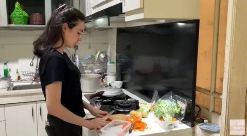 Potret Dapur Arumi Bachsin (Sumber: YouTube/Arumi Bachsin)