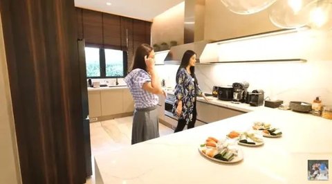 Dapur Maia Estianty (Youtube/Titi dan Tian)