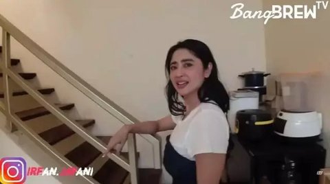 Potret area dapur ART Dewi Perssik (Sumber: YouTube/Bang Brew TV)