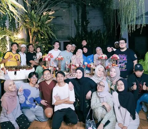 Cuma Pakai Daster dan Kerudung Instan, 6 Potret Cantik Natural Irish Bella Tanpa Makeup saat Dapat Kejutan Ulang Tahun dari Haldy Sabri