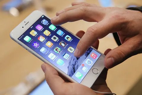 Didukung dengan jaringan data GPRS serta EDGE (Time)