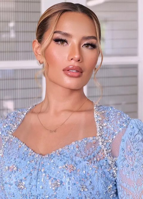 Zahwa Massaid di tujuh bulanan Aaliyah Massaid. [@deanmua_]