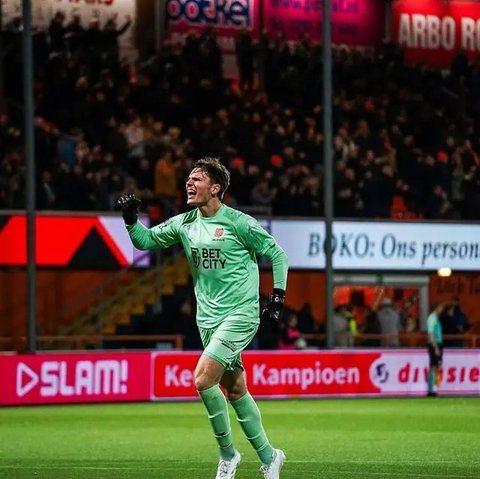Nama kiper FC Volendam, Kayne van Oevelen, tiba-tiba ramai dibicarakan. (Bola.com/Dok.Instagram Kayne van Oevelen).