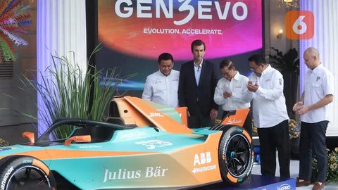FOTO: Ekspresi Bos Formula E Saat Pramono Anung Nego Kontrak Kejuaraan Balap Mobil Listrik di Jakarta