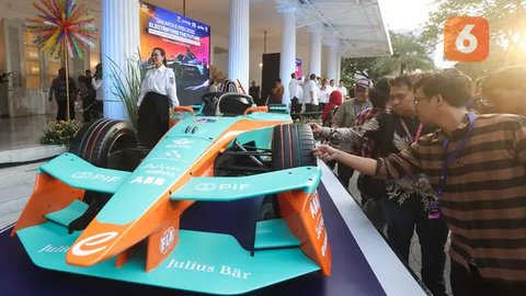 FOTO: Ekspresi Bos Formula E Saat Pramono Anung Nego Kontrak Kejuaraan Balap Mobil Listrik di Jakarta
