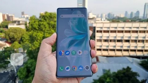 Vivo V30e yang telah meluncur di Indonesia. (Liputan6.com/ Agustinus M. Damar)