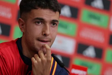 Pemain Spanyol, Martin Zubimendi merayakan gol ke gawang Denmark pada laga lanjutan UEFA Nations League di Nueva Condomina Stadium, Murcia, Spanyol, Minggu (13/10/2024) dini hari WIB. (AP Pho