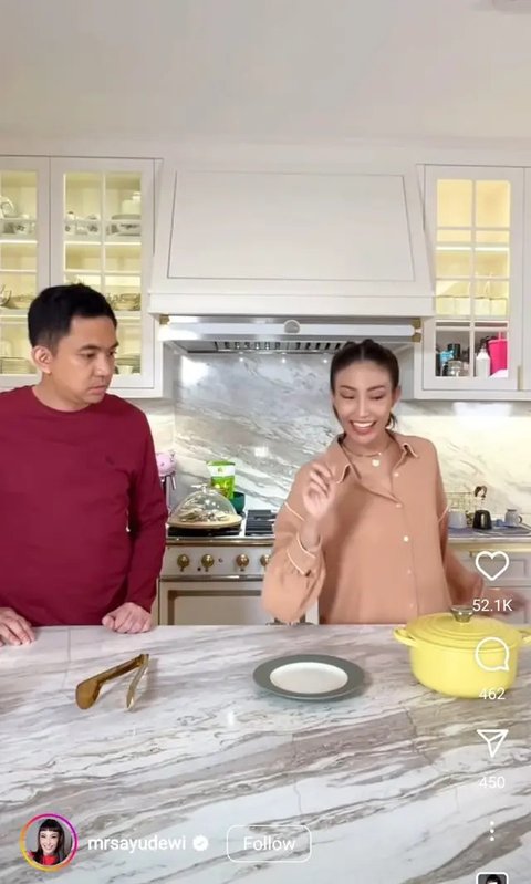 Dapur klasik modern Ayu Dewi (Image by mrsayudewi on Instagram)