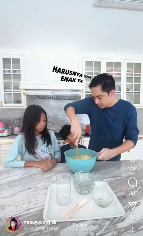 Model kitchen island Ayu Dewi (Image by mrsayudewi on Instagram)