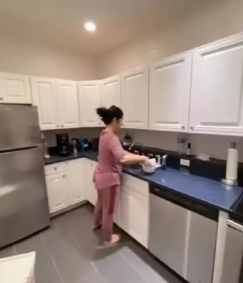 Pesona Annisa Pohan Dampingi AHY Wisuda, Selalu Cantik Kenakan Kebaya hingga Batik (credit: https://www.instagram.com/annisayudhoyono/)