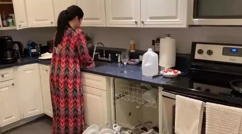 Pesona Annisa Pohan Dampingi AHY Wisuda, Selalu Cantik Kenakan Kebaya hingga Batik (credit: https://www.instagram.com/annisayudhoyono/)