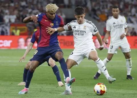 7. Antonio Rudiger yang merupakan pemain anyar Real Madrid diharapkan mampu menguatkan barisan pertahanan usai ditinggal Raphael Varane ke MU. Penampilan fantastisnya bersama Chelsea musim