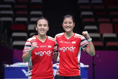 Pasangan ganda putra Fajar Alfian/Muhammad Rian Ardianto membawa Indonesia untuk sementara unggul 1-0 atas Inggris pada laga Grup D Piala Sudirman 2025. Fajar/Rian menang atas Ro