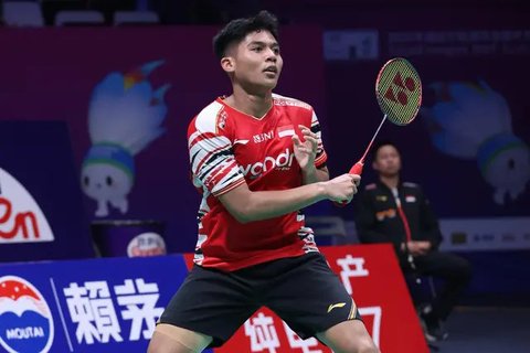 Pasangan ganda putra Fajar Alfian/Muhammad Rian Ardianto membawa Indonesia untuk sementara unggul 1-0 atas Inggris pada laga Grup D Piala Sudirman 2025. Fajar/Rian menang atas Ro