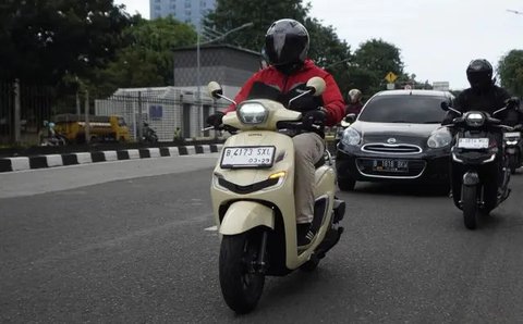 Honda Stylo 160 hadir dengan dua tipe yakni CBS dan ABS.