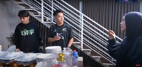 Potret Ruang Makan Rumah Lesti Kejora di Cianjur, Minimalis dan Modern (sumber: YouTube/ LeslarEntertainment)