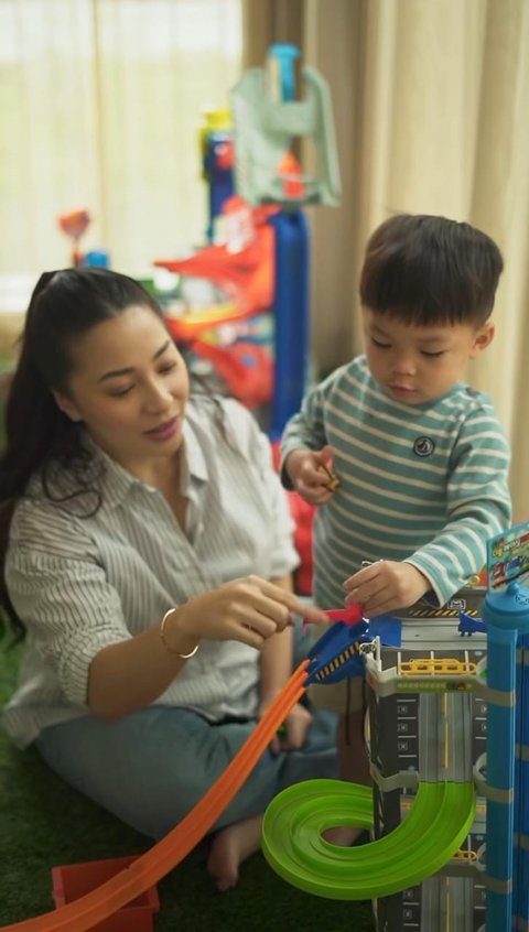6 Gaya Parenting Nikita Willy yang Viral di Media Sosial, Banyak Dapat Apresiasi