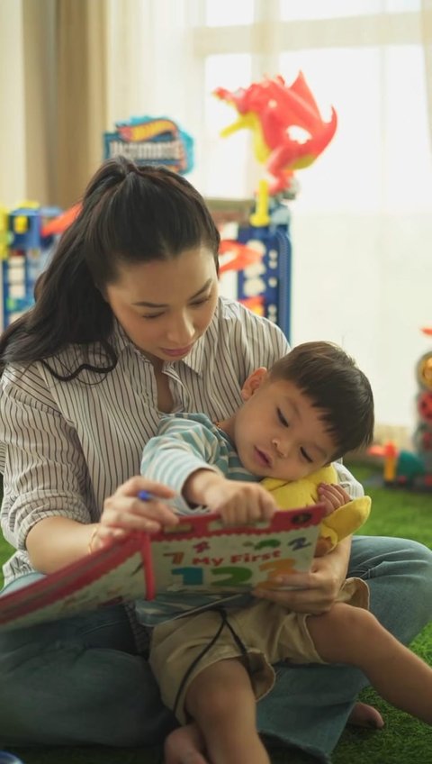 6 Gaya Parenting Nikita Willy yang Viral di Media Sosial, Banyak Dapat Apresiasi