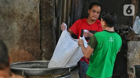 Diketahui bahwa untuk tahun 2025, target penyaluran KUR ditetapkan sebesar Rp300 triliun. (Liputan6.com/Angga Yuniar)
