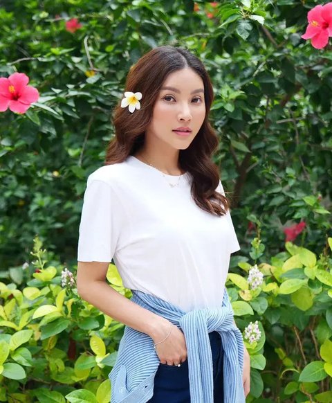 Sarwendah tampak tegar kala memperkenalkan bisnis daster yang motifnya didesain sendiri. Lini bisnis ini nantinya akan dijadikan warisan untuk anak-anak. (Foto: Dok. Instagram @sarwendah29