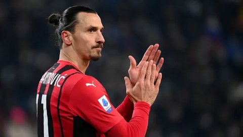 10 Pemain Sepak Bola dengan Gaji Super Fantastis: Beli Mobil Mewah Hanya Sekedip Mata