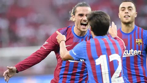 10 Pemain Sepak Bola dengan Gaji Super Fantastis: Beli Mobil Mewah Hanya Sekedip Mata
