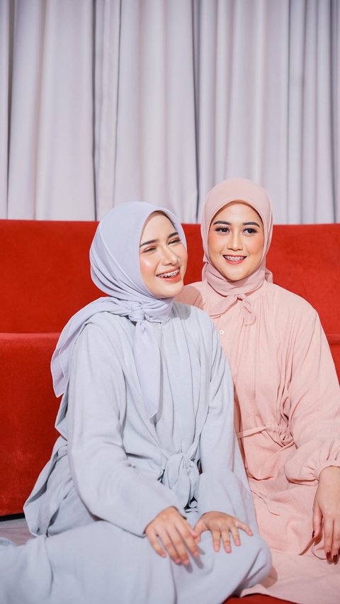 7 Potret Dilan Janiyar Kenakan Hijab, Auranya Berubah Timur Tengah Banget
