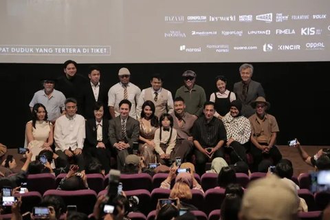 Perang Kota akan berlaga di bioskop mulai 30 April 2025. Film karya sineas Mouly Surya ini dibintangi Ariel Tatum, Chicco Jerikho hingga Jerome Kurnia. (Foto: Dok. Starvision Plus)