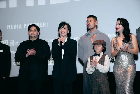 Perang Kota akan berlaga di bioskop mulai 30 April 2025. Film karya sineas Mouly Surya ini dibintangi Ariel Tatum, Chicco Jerikho hingga Jerome Kurnia. (Foto: Dok. Starvision Plus)