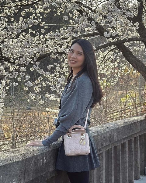Fyi, Rachel Yahya dan Park Young Kwang resmi menikah pada 25 Februari 2024 di Jakarta. Keduanya kemudian menggelar resepsi kedua di Korea Selatan di Bulan Mei 2024.
