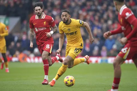 Pemain Wolves, Matheus Cunha merayakan golnya dari sepak pojok ke gawang Manchester United pada laga lanjutan Liga Inggris 2024/2025 yang berlangsung di Molineux Stadium, Wolverhampton, Inggr