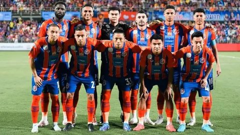 Mantan pelatih Timnas Indonesia, Shin Tae-yong, menyaksikan langsung pertandingan Asnawi vs Arhan di Liga Thailand. Pertandingan yang berakhir imbang 0-0 itu menyajikan duel menarik antara ke