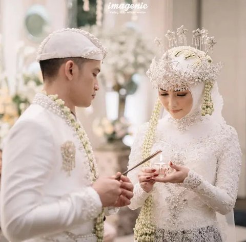 Ilustrasi Kebaya Kutubaru