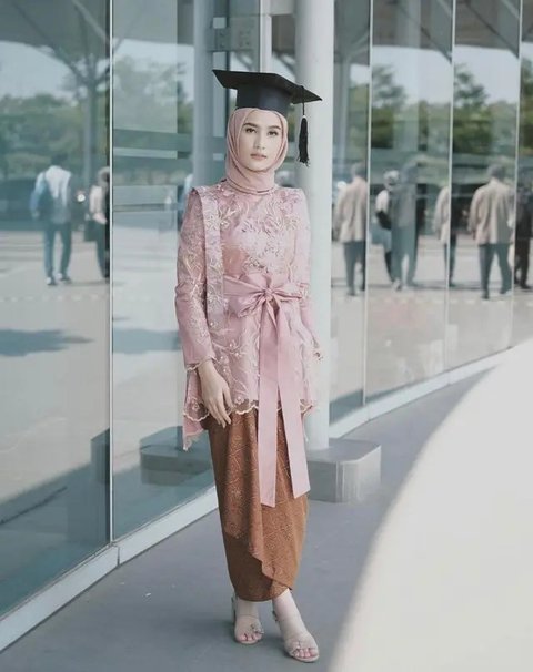Ilustrasi Kebaya Kutubaru