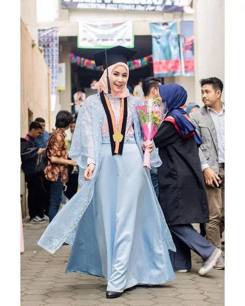 Ilustrasi Kebaya Kutubaru