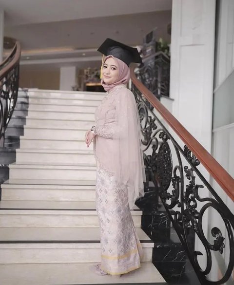 Ilustrasi Kebaya Kutubaru