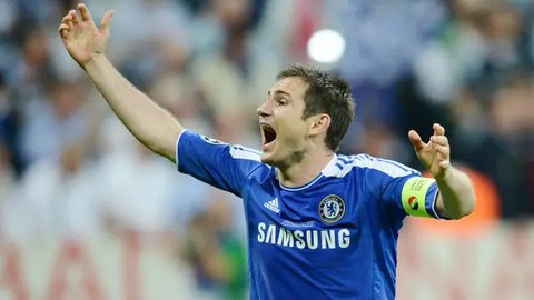 Ryan Giggs menjadi kunci kesuksesan MU di era Sir Alex Ferguson. Menghabiskan seluruh kariernya di Old Trafford, ia tercatat sebagai pencetak assist terbanyak dalam sejarah Setan Merah. To