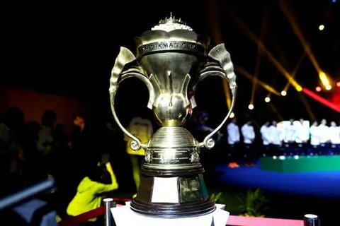 Ganda campuran China Feng Yan Zhe/Huang Dong Ping merayakan kemenangan di final Piala Sudirman 2025. (AFP/Adek Berry)