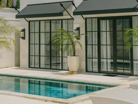 Dalam unggahannya, Igun juga mengaku mendesainnya sendiri. "Aku suka design & interior semua kulakukan dengan tangan dingin , sedingin kutup shay," sebutnya.