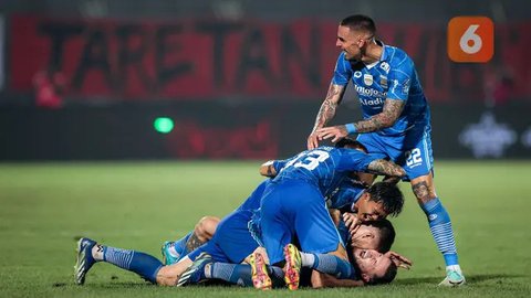 Keberhasilan Persib Bandung menjuarai BRI Liga 1 2023/2024 menjadi gelar ke-8 secara keseluruhan di kasta tertinggi sepak bola Indonesia, sekaligus gelar ketiga di era Liga Indonesia. Setelah