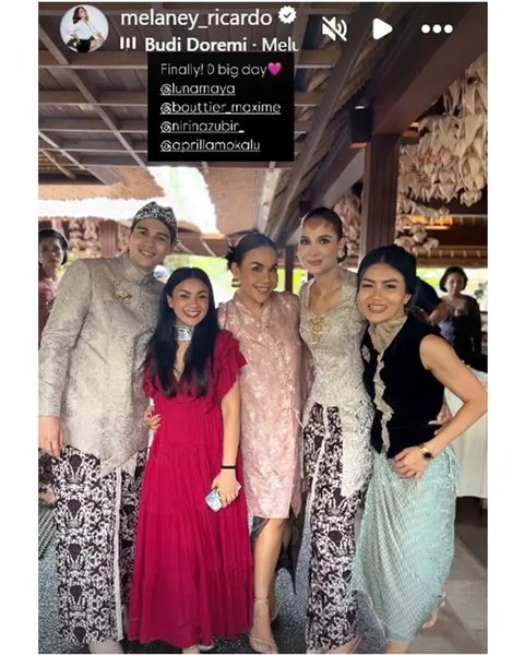 Tamu artis di momen siraman Luna Maya dan Maxime Bouttier. (sumber: Instagram/mrsayudewi)