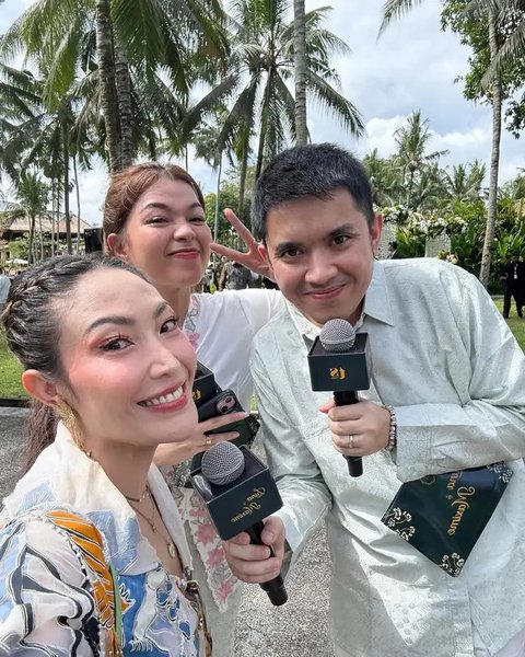 Tamu artis di momen siraman Luna Maya dan Maxime Bouttier. (sumber: Instagram/mrsayudewi)