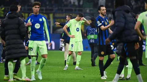 Blaugrana juga gagal mengulang kesuksesan mereka di musim 2009 dan 2015 lalu, ketika bisa meraih tiga gelar utama dalam semusim. (PIERO CRUCIATTI/AFP)