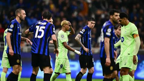 Blaugrana juga gagal mengulang kesuksesan mereka di musim 2009 dan 2015 lalu, ketika bisa meraih tiga gelar utama dalam semusim. (PIERO CRUCIATTI/AFP)